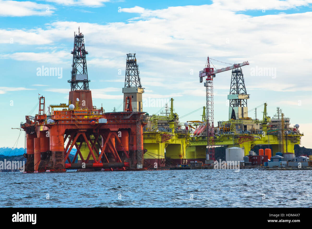 Öl-Plattformen unter Wartung in der Nähe von Bergen, Norwegen Stockfoto
