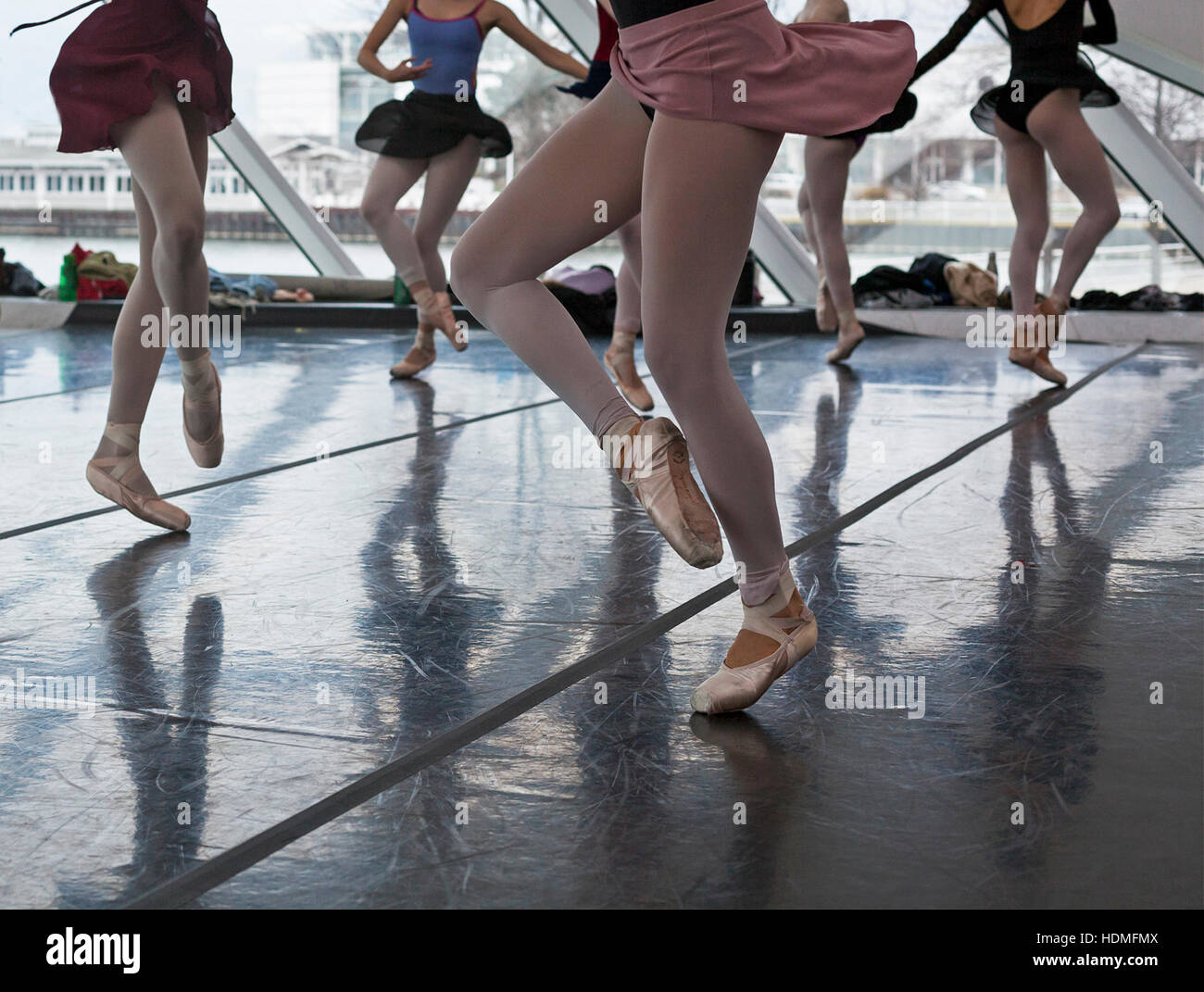 Ballett-Proben wurden auf dem Calatrava entworfen-Zusatz im Milwaukee Art Museum in Verbindung mit eine Kunstausstellung statt. Stockfoto