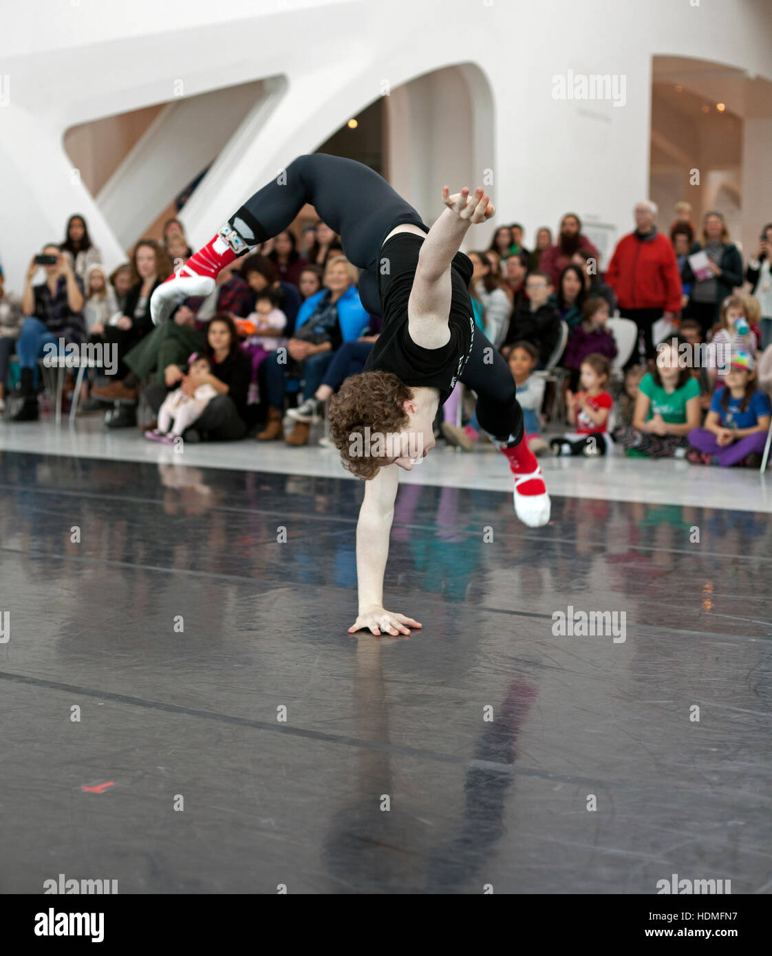 Ballett-Proben wurden auf dem Calatrava entworfen-Zusatz im Milwaukee Art Museum in Verbindung mit eine Kunstausstellung statt. Stockfoto