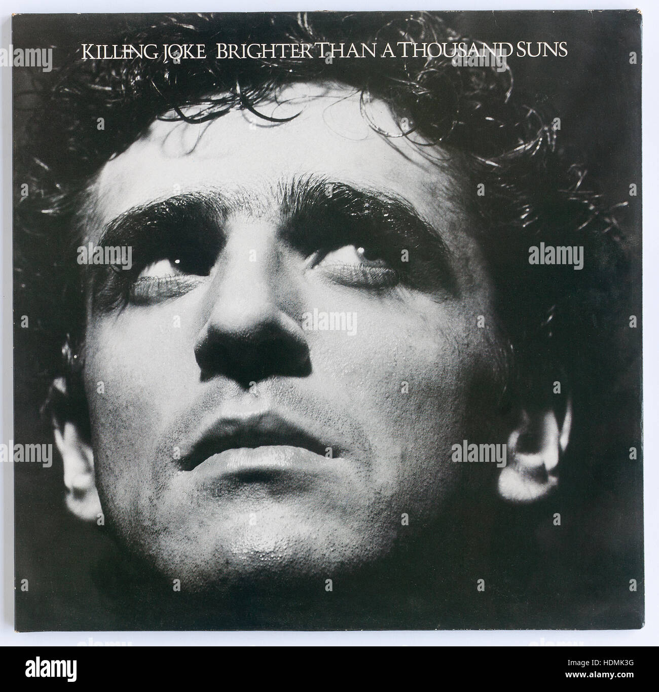 Das Cover von 'Brighter Than A Thousand Suns', 1986 Album von Killing Joke auf EG - nur für redaktionelle Verwendung Stockfoto