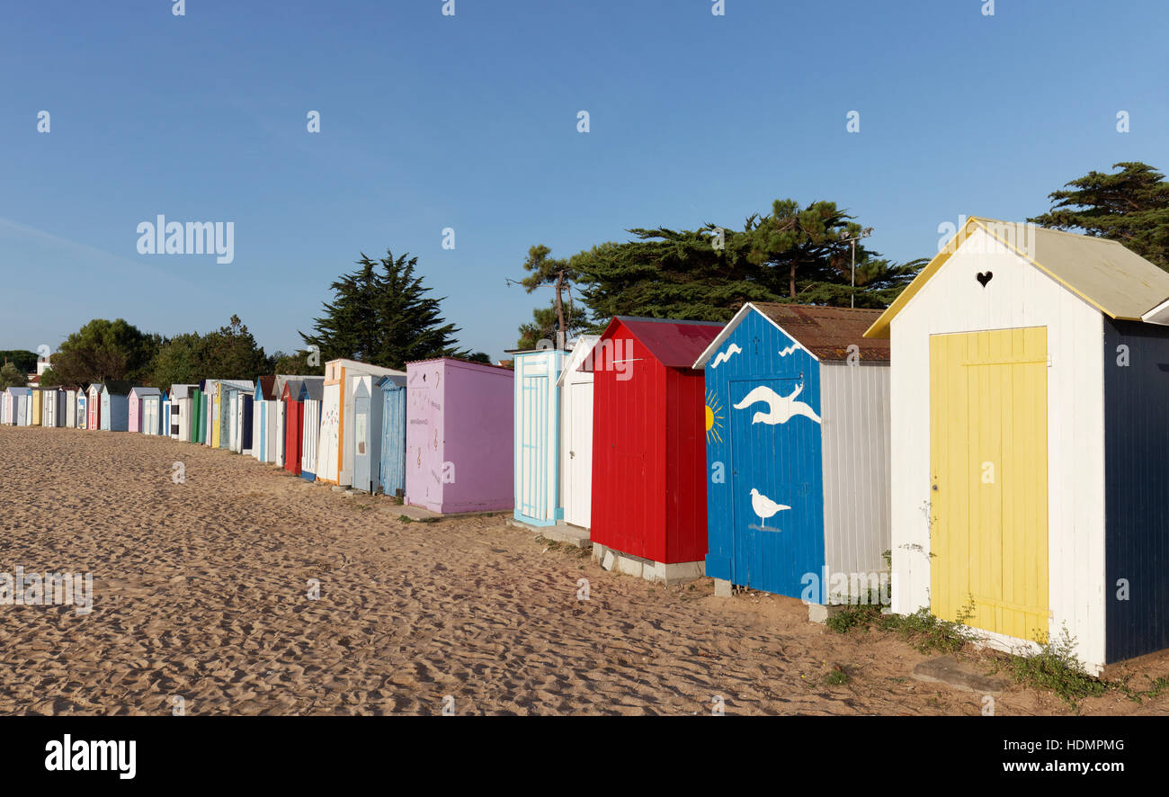 Bunte Strandhäuschen, Saint-Denis d'Oleron, Ile d'Oleron, Charente-Maritime, Frankreich Stockfoto