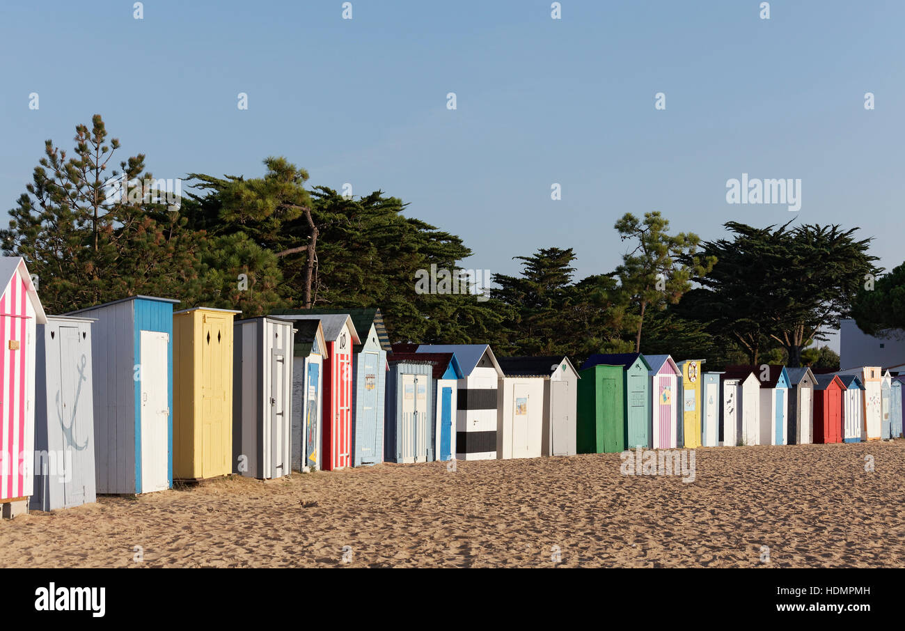 Bunte Strandhäuschen, Saint-Denis d'Oleron, Ile d'Oleron, Charente-Maritime, Frankreich Stockfoto