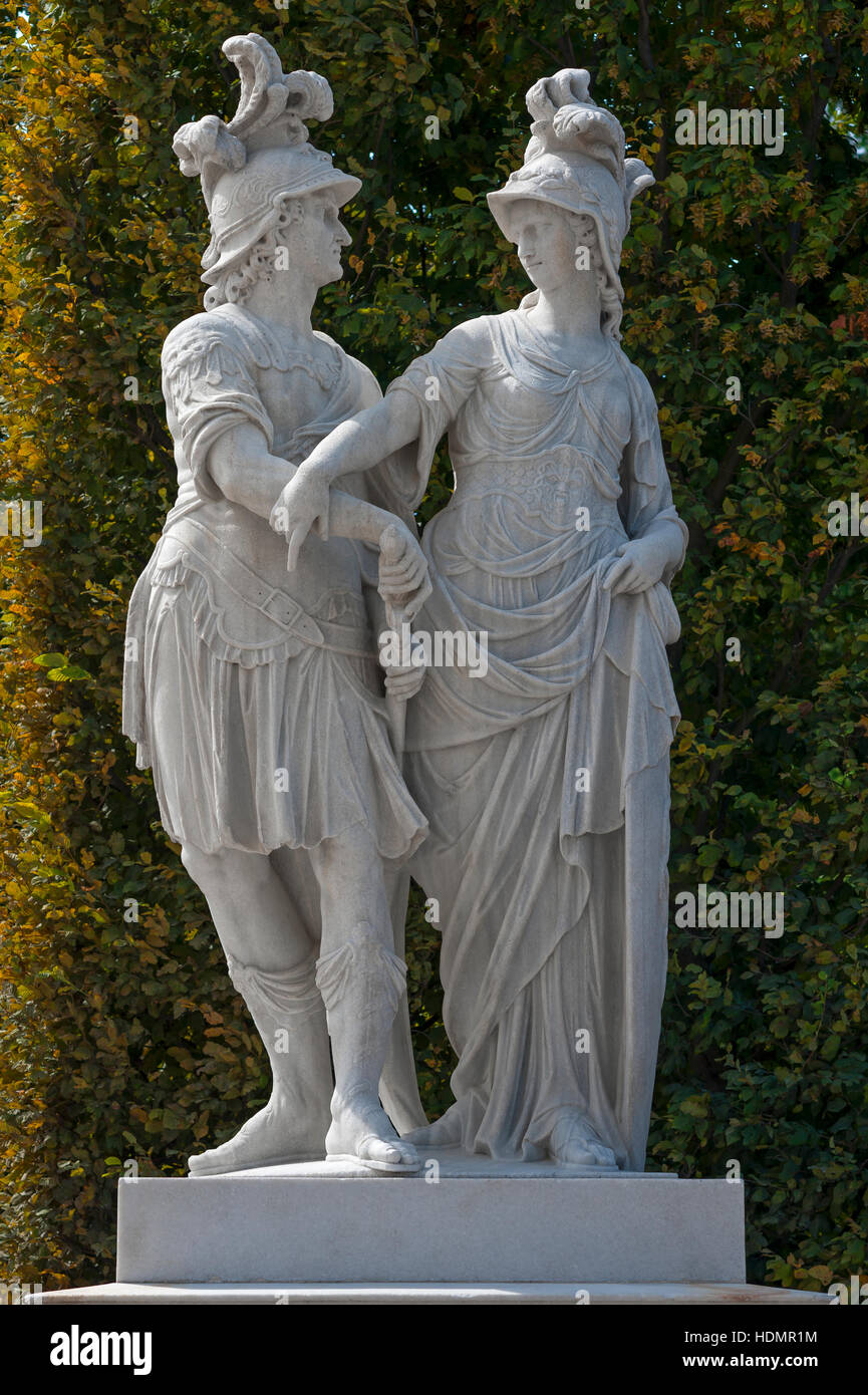 Barockplastik, Mars und Minerva, Schloss Schönbrunn, Schönbrunn, Wien, Österreich Stockfoto