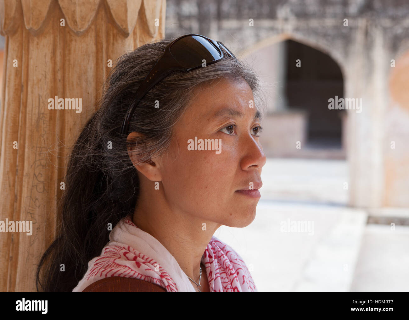 Porträt einer chinesischen Frau am Stadtschloss, Maharaja Sawai Man Singh II, Jaipur Rajasthan, Indien. Stockfoto