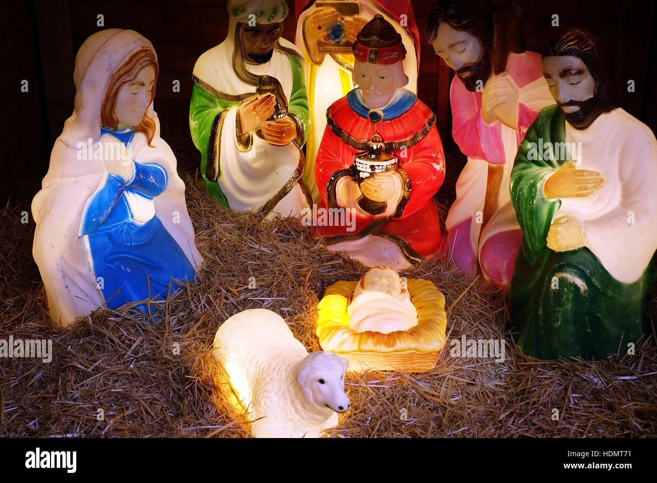KrippenGruppe als beleuchtete Figuren Stockfotografie Alamy