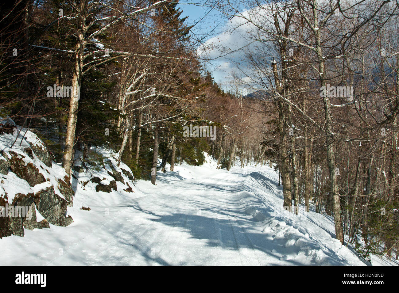 Mount Washington Valley, Pinkham Kerbe, Newhampshire, Great Glen Outdoor Center, Mount Washington Auto Road im Winter. Stockfoto