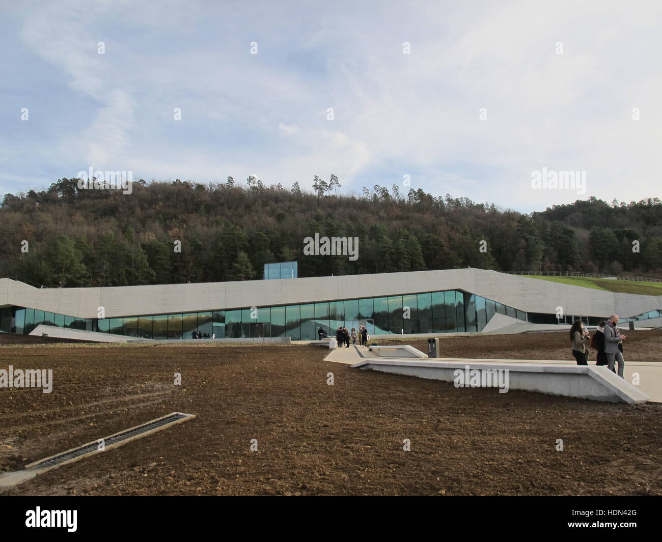 Das Centre International de l ' Art parietalen Montignac Lascaux in Montignac, Frankreich, 8. Dezember 2016. Das Gebäude befindet sich in Lascaux IV, eine neue Reproduktion des berühmten Steinzeithöhle im Südwesten Frankreichs. Foto: Sabine Glaubitz/dpa Stockfoto