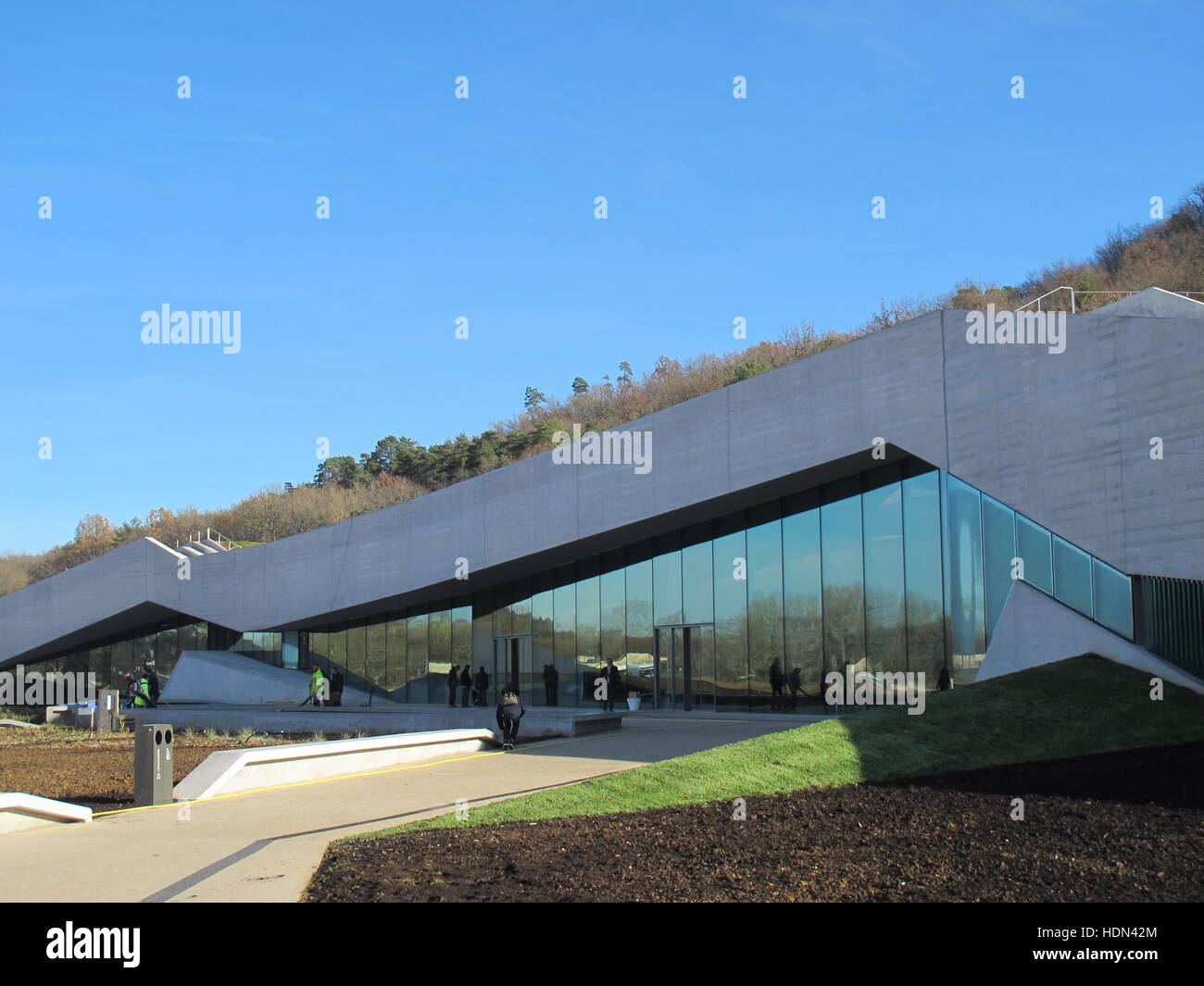Das Centre International de l ' Art parietalen Montignac Lascaux in Montignac, Frankreich, 8. Dezember 2016. Das Gebäude befindet sich in Lascaux IV, eine neue Reproduktion des berühmten Steinzeithöhle im Südwesten Frankreichs. Foto: Sabine Glaubitz/dpa Stockfoto