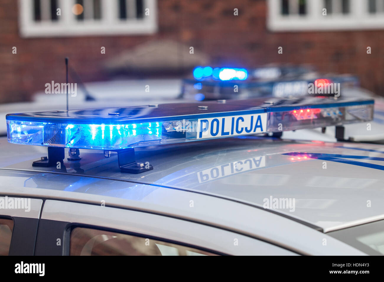 Danzig, Polen. 13. Dezember 2016. Drei neue Fahrzeuge und neue Drogen-Analyser Pommerschen Polizei den Betrieb aufnehmen. Autos und Labor Maschine wurde von der Pommerschen Marschall Mieczyslaw Struktogramm gekauft und offiziell an Polica bei der Biskupia Gorka Polizei in Danzig Credit Hauptsitz: Michal Fludra/Alamy Live News Stockfoto