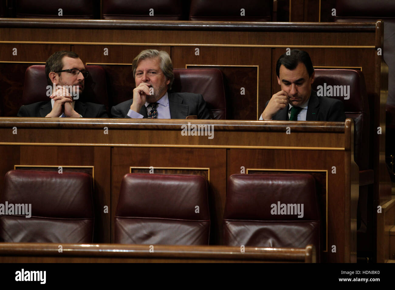 Íñigo Méndez de Vigo und Javier Maroto während der Tagung der Kontrolle der Regierung in den Kongress der Abgeordnetenkammer in Madrid am Mittwoch 14 Dezember 2016 Stockfoto