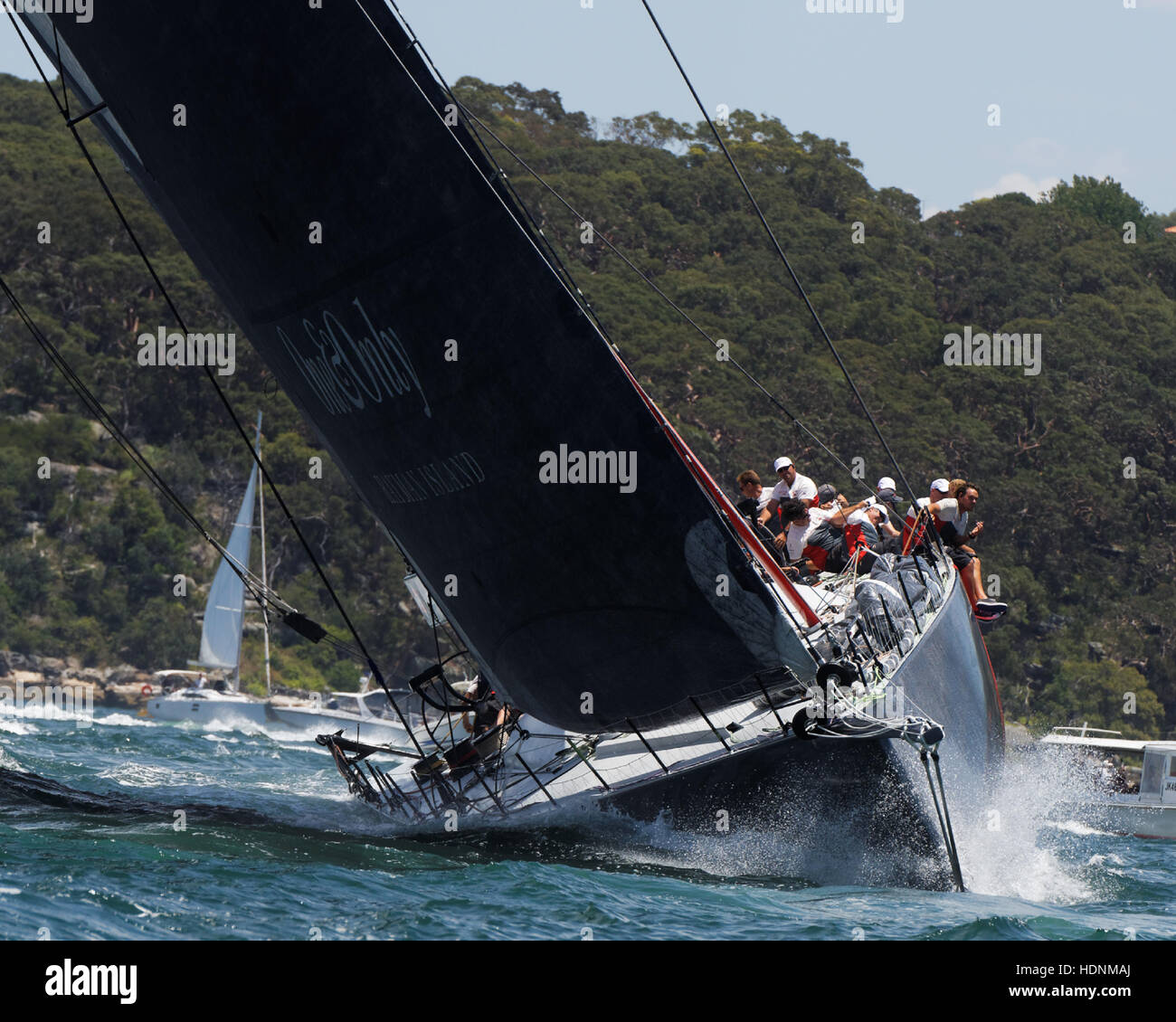 Sydney, Australien. 13. Dezember 2016. Hong Kongs S.H.Lee ist "Scallywag" mit Skipper Seng Huang racing in der CYCA 2016 Big Boat Challenge im Hafen von Sydney. Der Cruising Yacht Club of Australia Charity-Event ist ein Test von Geschwindigkeit und Ausdauer an der Spitze bis zum Anfang des Rolex Sydney Hobart Yacht Race. Bildnachweis: Hugh Peterswald/Pacific Press/Alamy Live-Nachrichten Stockfoto