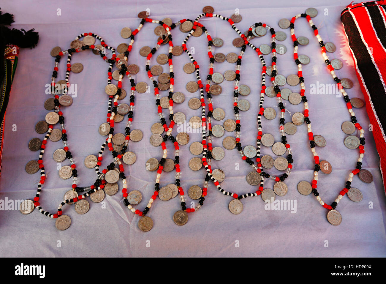 Traditionelle Tribal Halsketten. Ajmer, Rajasthan, Indien Stockfoto