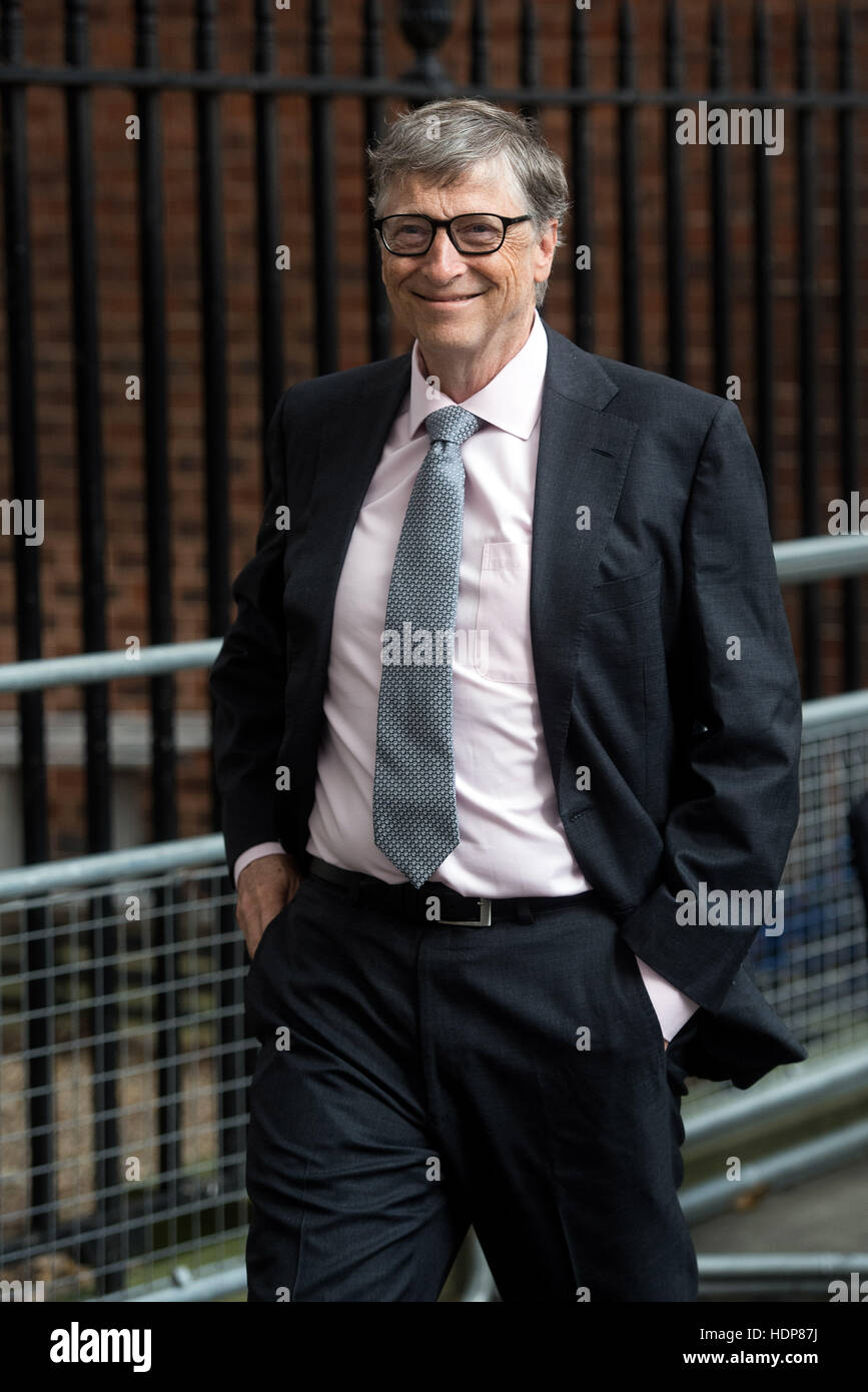 Bill Gates besucht Bundeskanzlerin Philip Hammond in 11 Downing Street.  Mitwirkende: Bill Gates wo: London, Vereinigtes Königreich bei: 26. Oktober 2016 Stockfoto