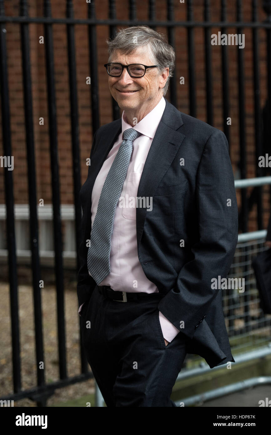 Bill Gates besucht Bundeskanzlerin Philip Hammond in 11 Downing Street.  Mitwirkende: Bill Gates wo: London, Vereinigtes Königreich bei: 26. Oktober 2016 Stockfoto