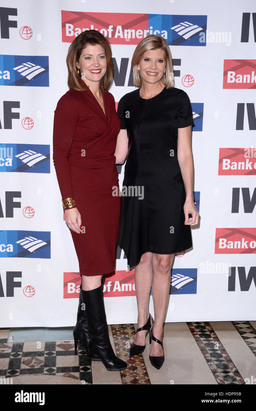 Internationaler Frauentag Media Foundation 27. jährliche Mut im Journalismus-Preisverleihung bei Cipriani 42nd Street - roten Teppich Ankünfte mit: Norah O' Donnell, Kate Schnee wo: New York, New York, Vereinigte Staaten von Amerika bei: 26. Oktober 2016 Stockfoto