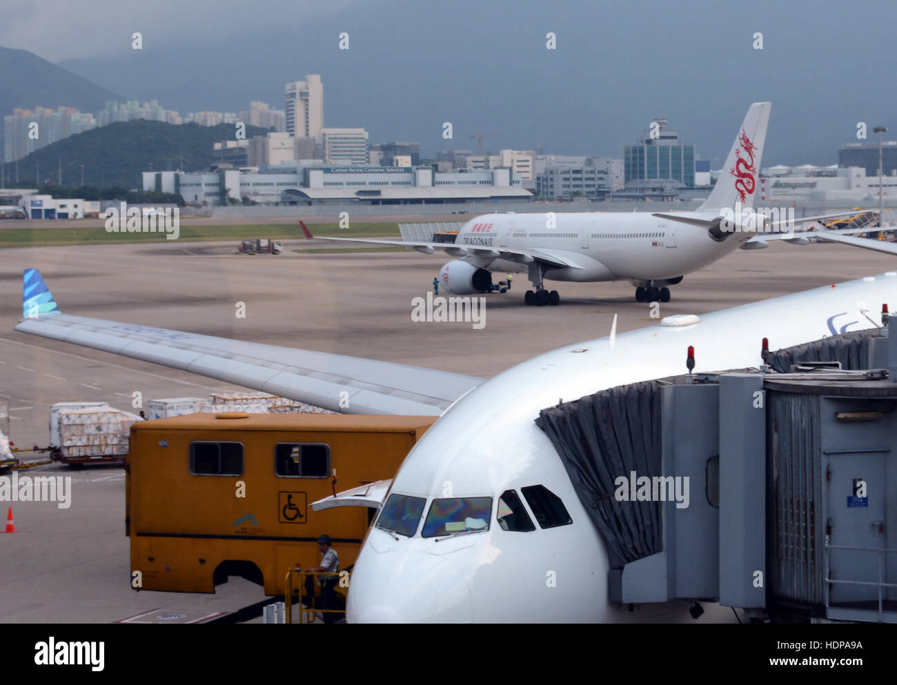 Körperlich Behinderte Flugzeug Zugänglichkeit Plattform Hong Kong internationalen Flughafen Stockfoto