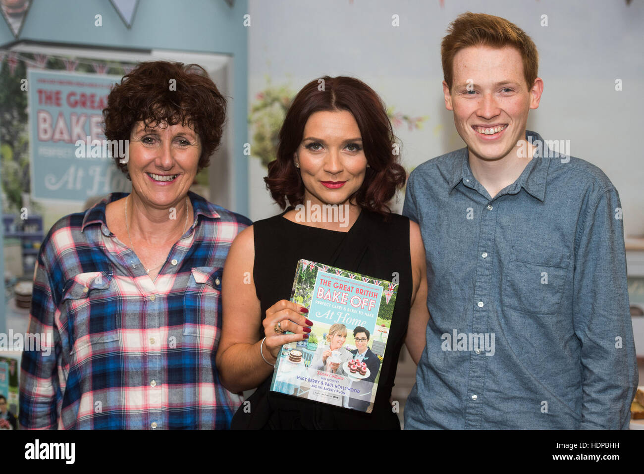 Große britische Bake Off Signierstunde bei Waterstones Piccadilly geführt  Mitwirkende: Candice Brown, Jane Beedle, Andrew Smyth wo: London, Vereinigtes Königreich bei: 27. Oktober 2016 Stockfoto