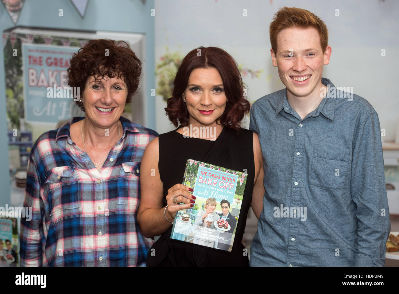 Große britische Bake Off Signierstunde bei Waterstones Piccadilly geführt  Mitwirkende: Candice Brown, Andrew Smyth, Jane Beedle Where: London, Vereinigtes Königreich bei: 27. Oktober 2016 Stockfoto