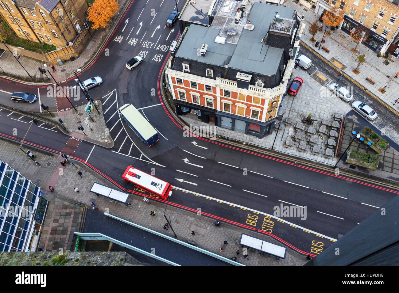 Luftaufnahme der Archway Taverne und kreiselbrecher von oben Torbogen Tower, North London, UK, November 2013. Stockfoto