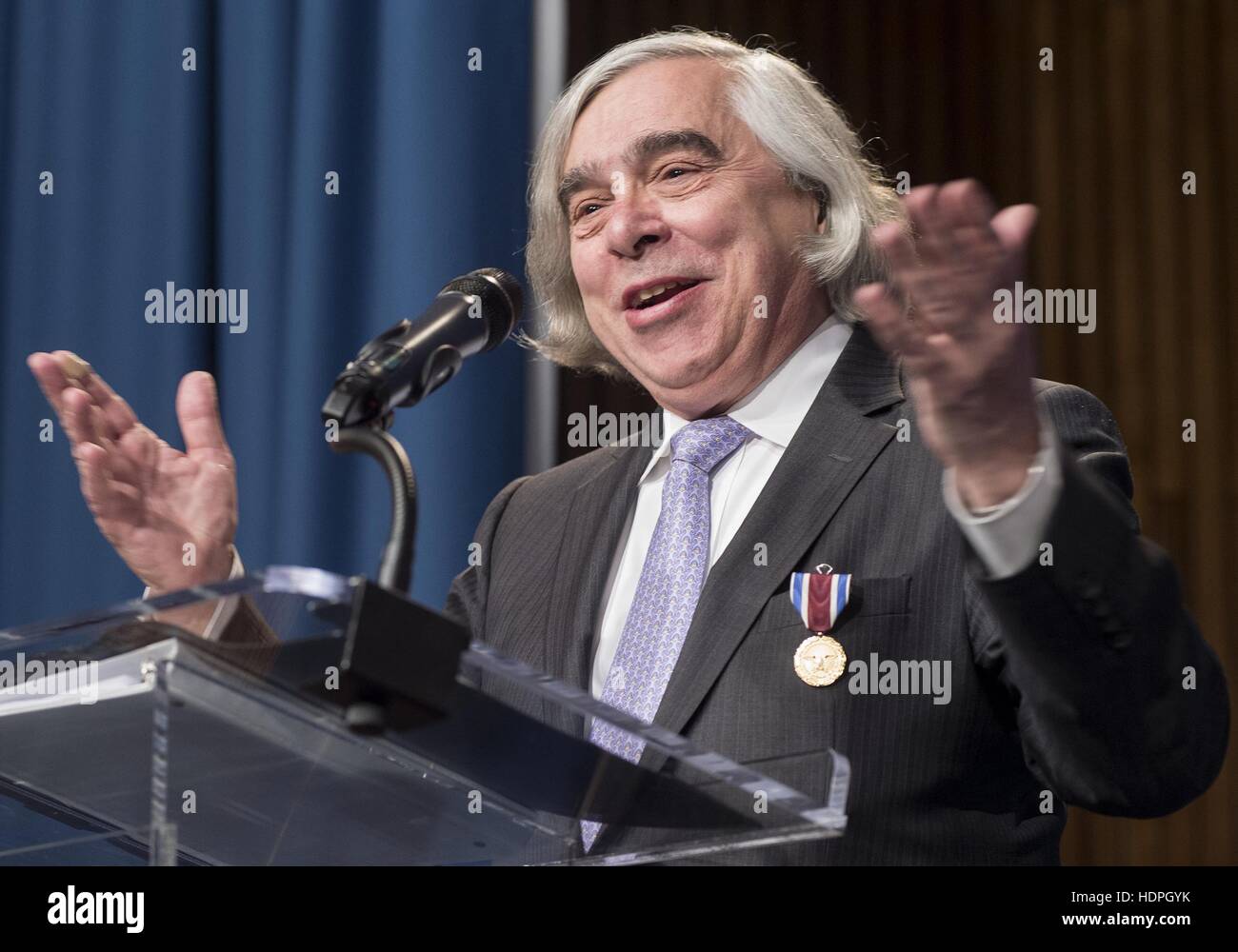 USEnergieminister Ernest Moniz erhält die Abteilung der Defense