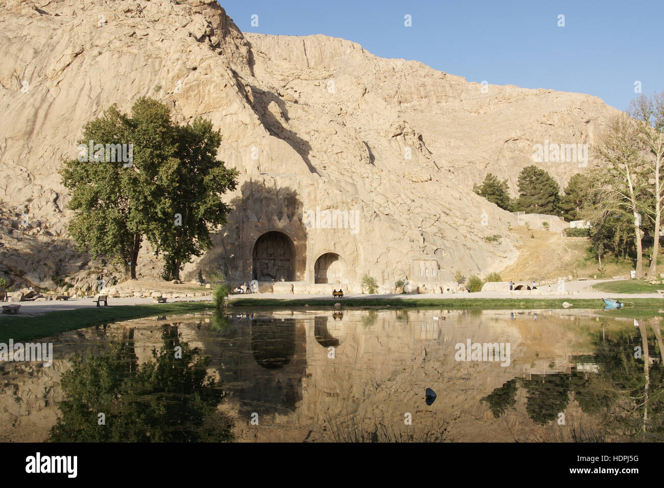 KERMANSHAH, IRAN - 3. Oktober 2016: Höhlen Taq-e Bostan, historische Stätte von Kermanshah am 3. Oktober 2016 im Iran, Asien Stockfoto