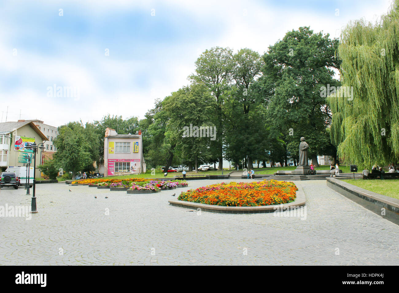 Leben im schönen Straße Drohobytsch Stadt mit schöner Park in der Westukraine Stockfoto