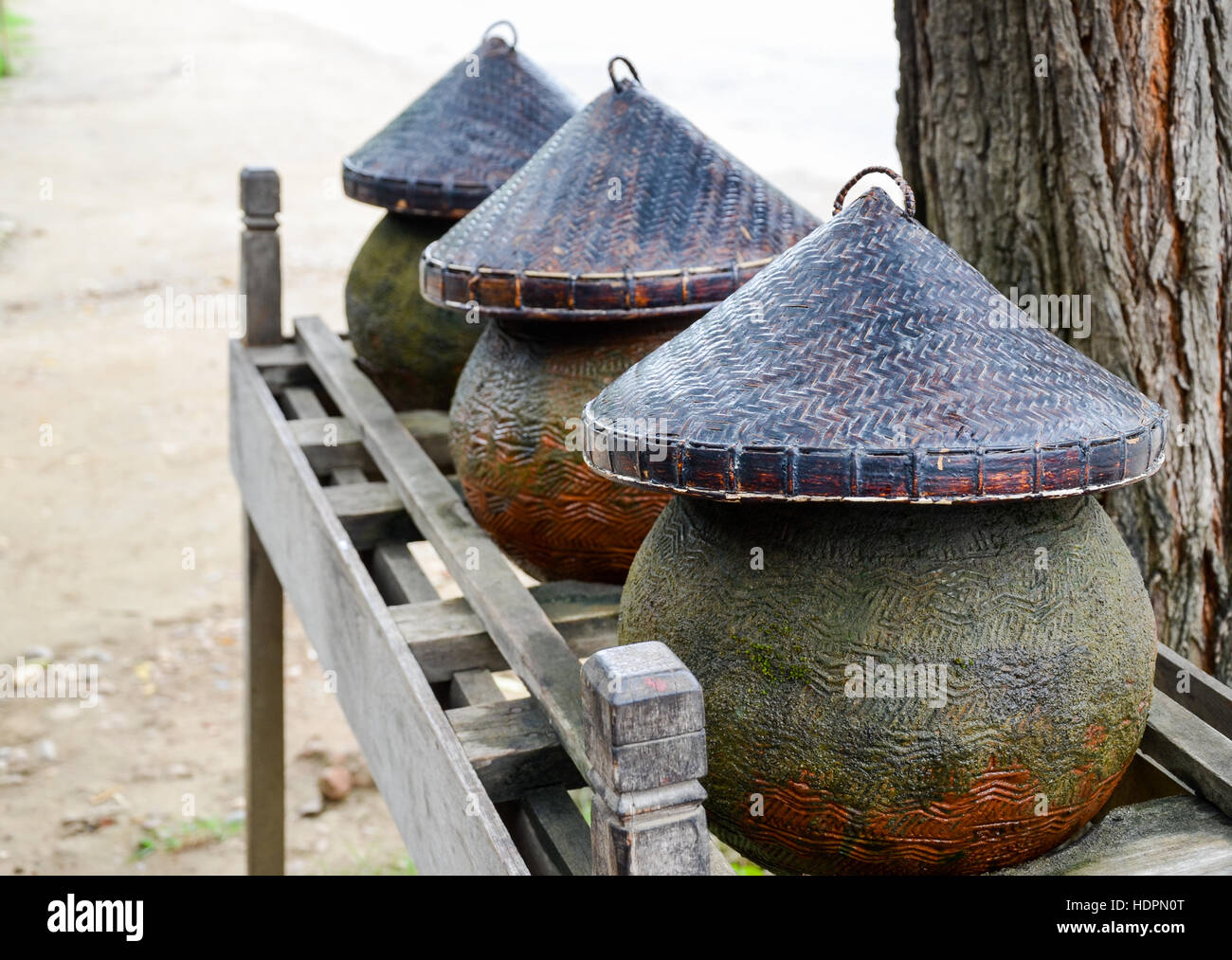 Trinkwasser in Bambus Krügen in Bagan, Myanmar Stockfoto