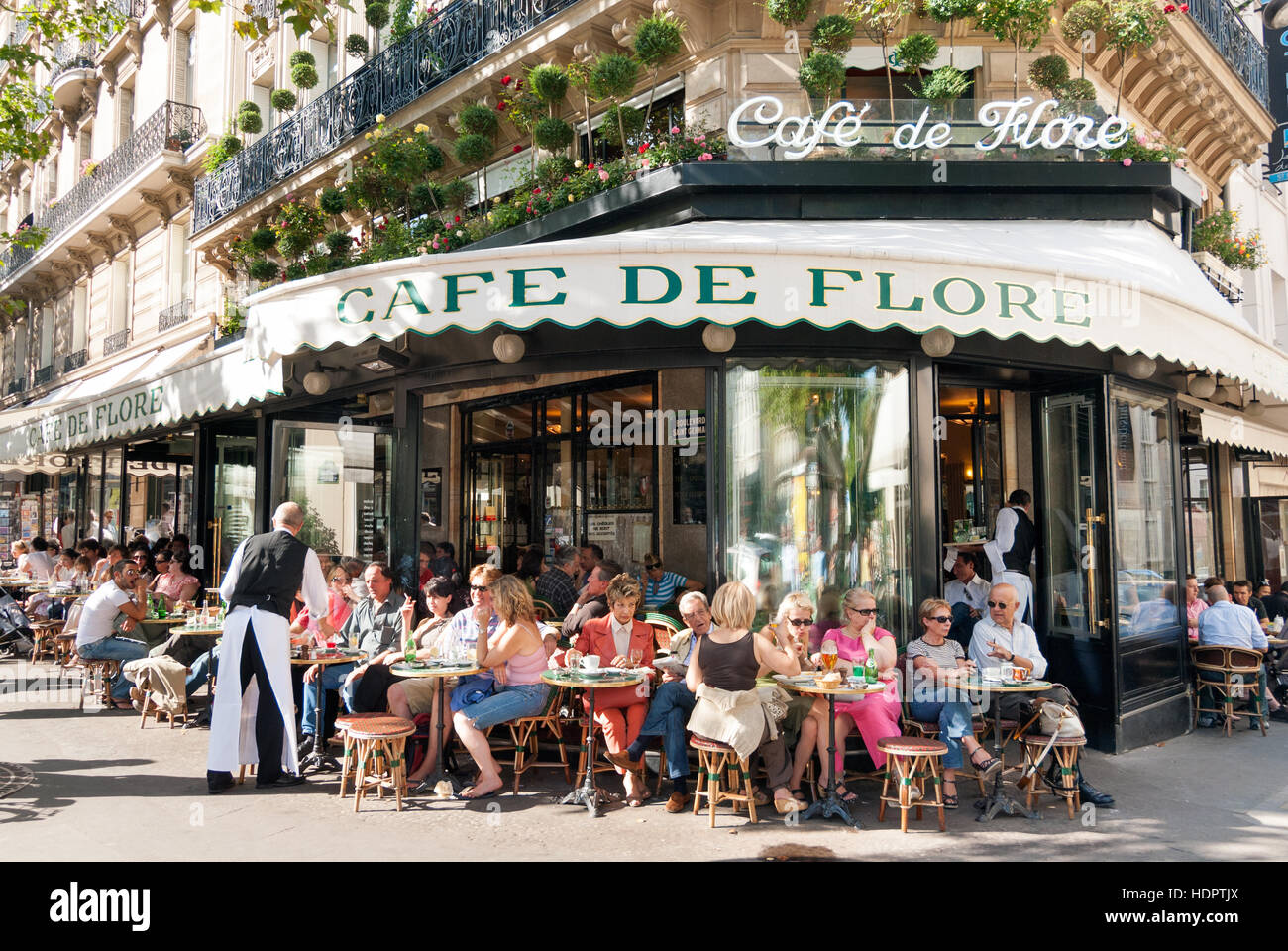 Cafe de Flore in Saint-Germain-des-Pres, Paris, Frankreich Stockfoto