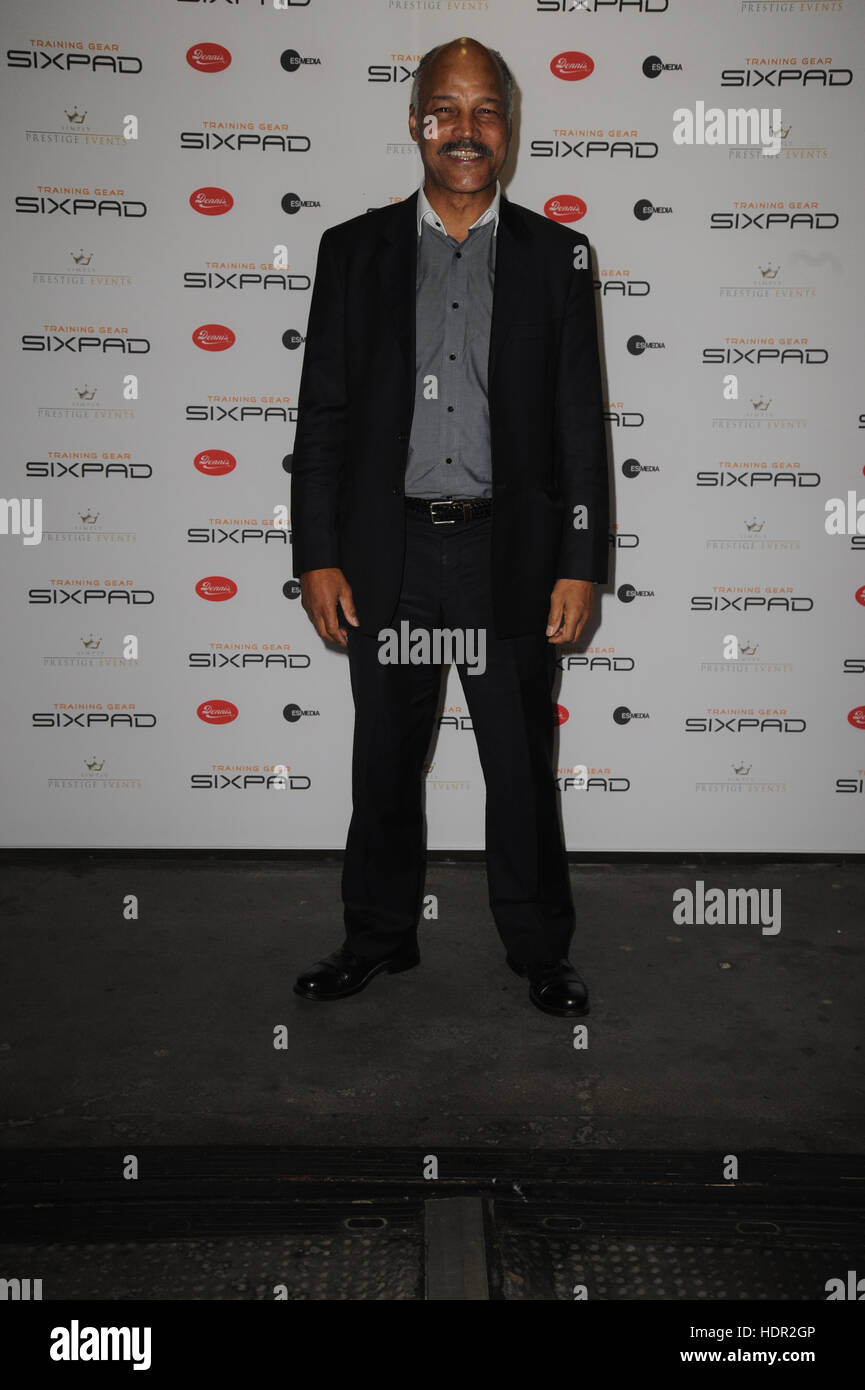 George Foreman spricht über sein Leben in und aus dem Ring im Emirates Stadium - Ankünfte Featuring: John Conteh Where: London, Vereinigtes Königreich bei: 29. Oktober 2016 Stockfoto