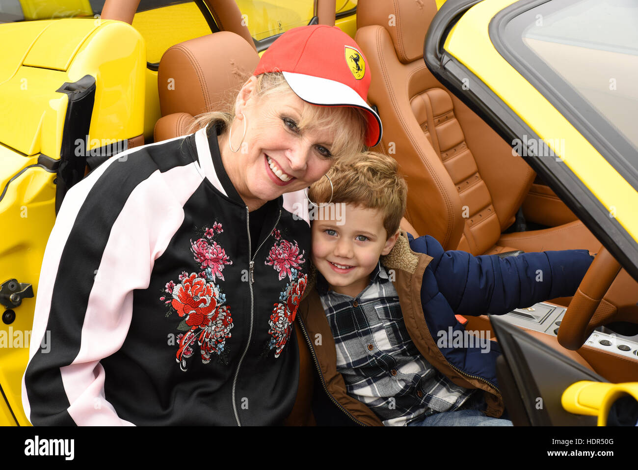 Cheryl Baker besuchen Kinder brauchen Ferrari-Tag, Beschaffung von Mitteln durch ein Laufwerk aus, auf der Ferrari-Centre in Maidstone, Kent.  Mitwirkende: Cheryl Baker wo: Maidstone, Kent, Großbritannien wenn: 30. Oktober 2016 Stockfoto