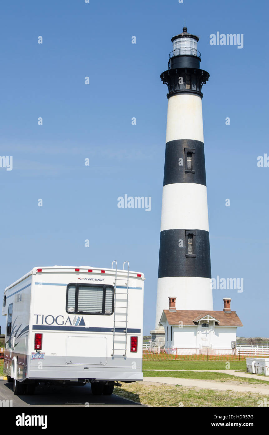 Wohnmobil an der Bodie Island Light Station, Outer Banks, North Carolina, USA. Stockfoto