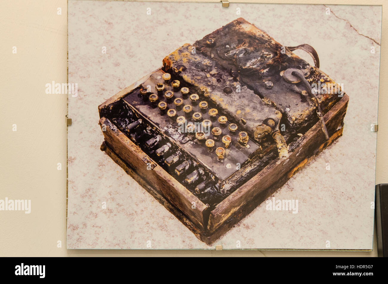 Den zweiten Weltkrieg Enigma M2946 Code Maschine auf dem Friedhof von Atlantic Museum, Hatteras Island, Outer Banks, North Carolina, USA. Stockfoto