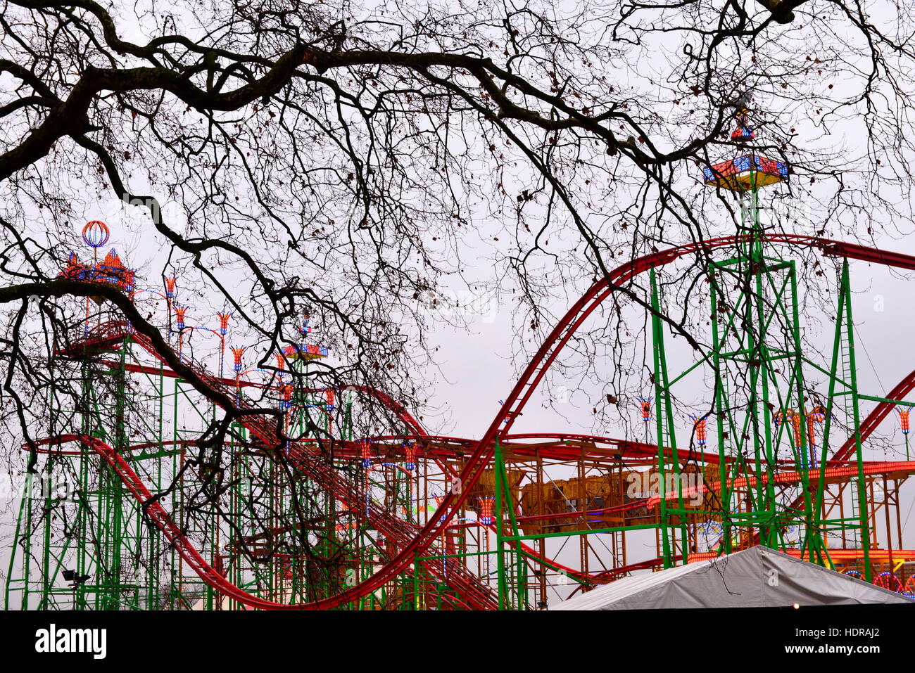 Winter-Wunderland im Hyde Park in nebligen nebligen Wetter, London England Stockfoto