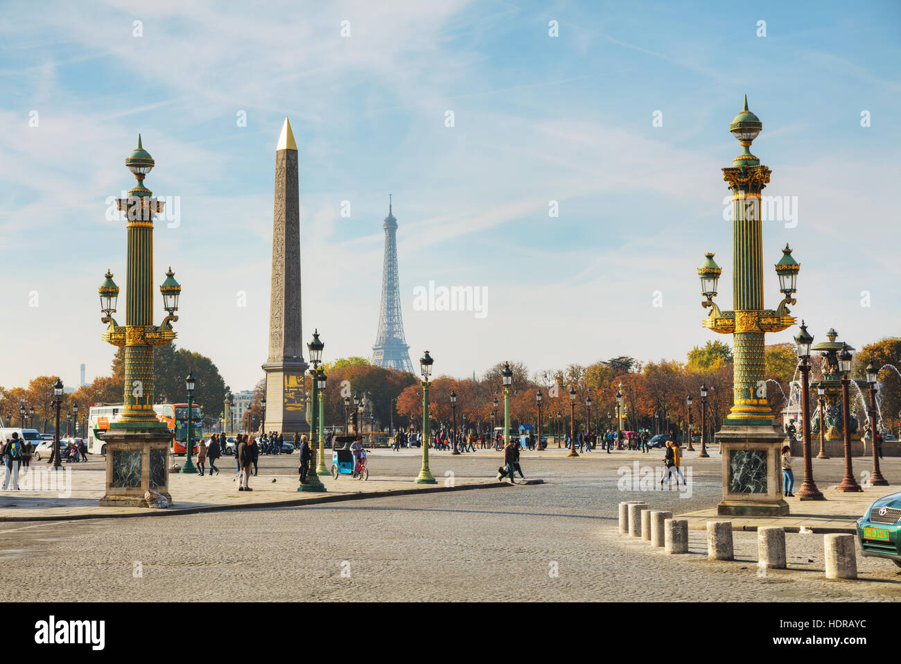 PARIS - NOVEMBER 1: Place De La Concorde am 1. November 2016 in Paris, Frankreich. Es gehört zu den wichtigsten öffentlichen Plätzen in Paris und der grösste Platz Stockfoto