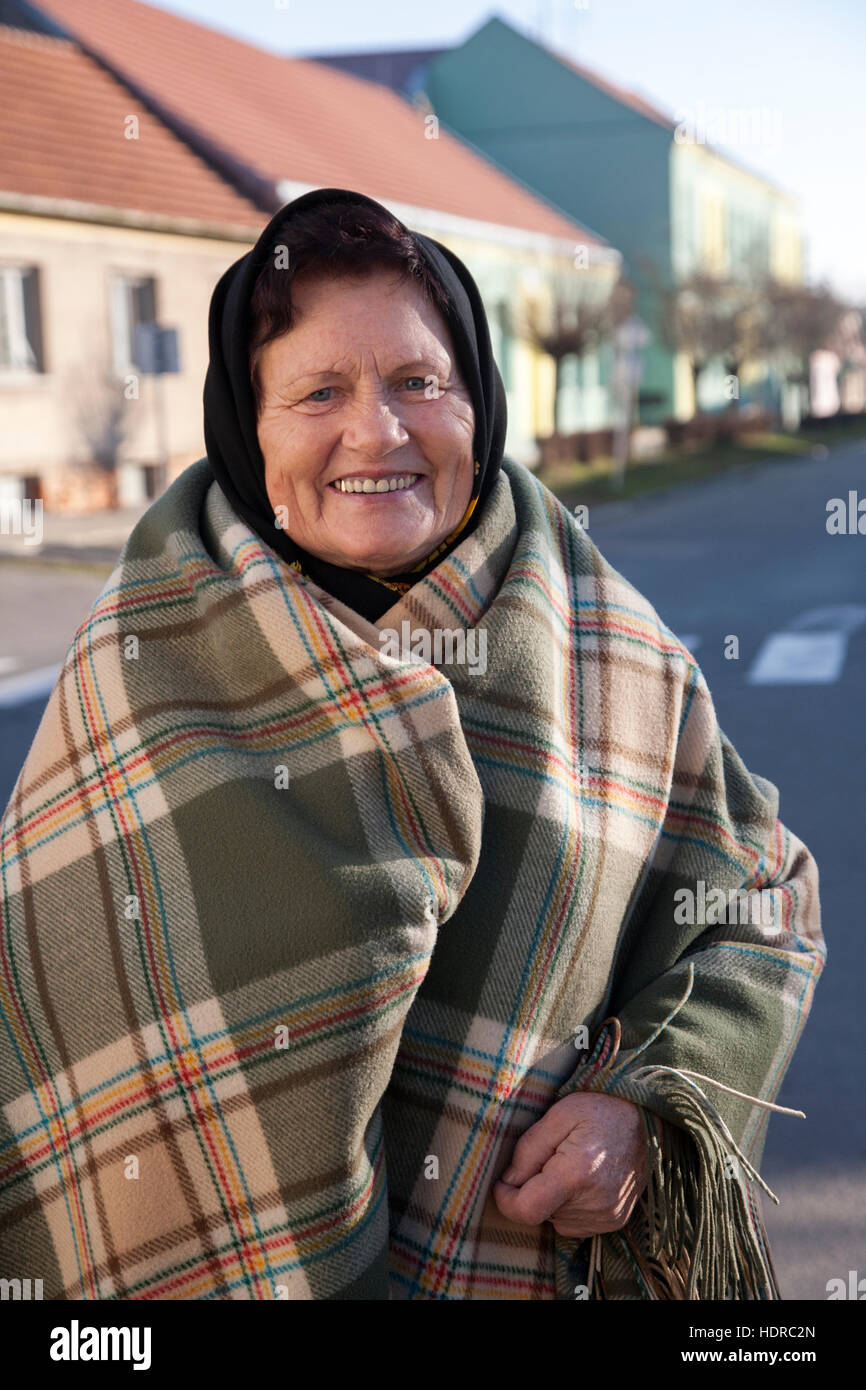 Frau trägt traditionelle Kostüm Pf Südmähren, Tschechische Republik Stockfoto