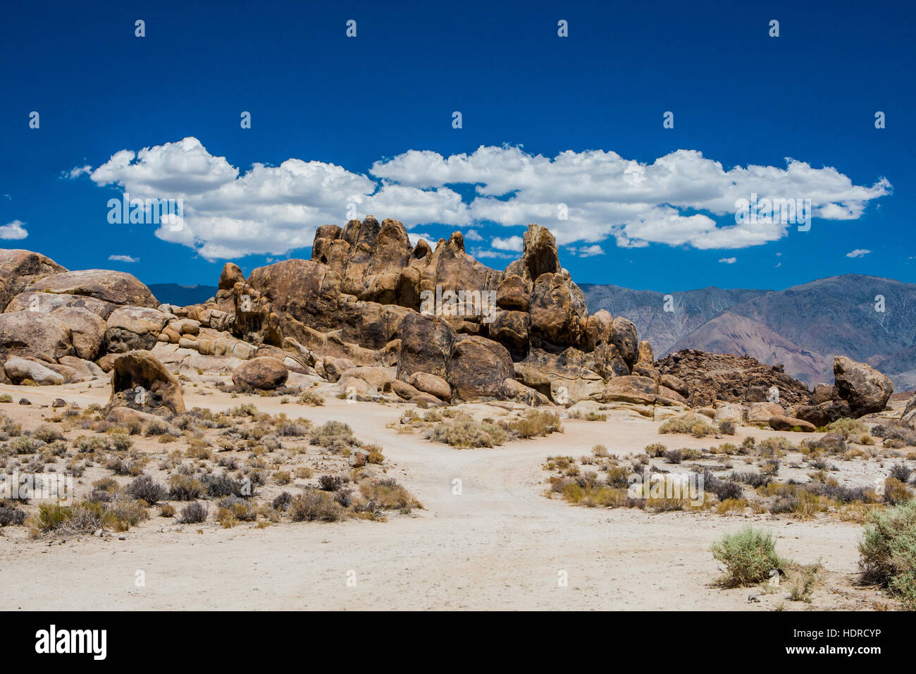 Alabama Hills sind eine Reihe von Hügeln und Felsformationen in der Nähe der östlichen Abhang der Berge der Sierra Nevada in Owens Valley, westlich von Lone Pine in Stockfoto