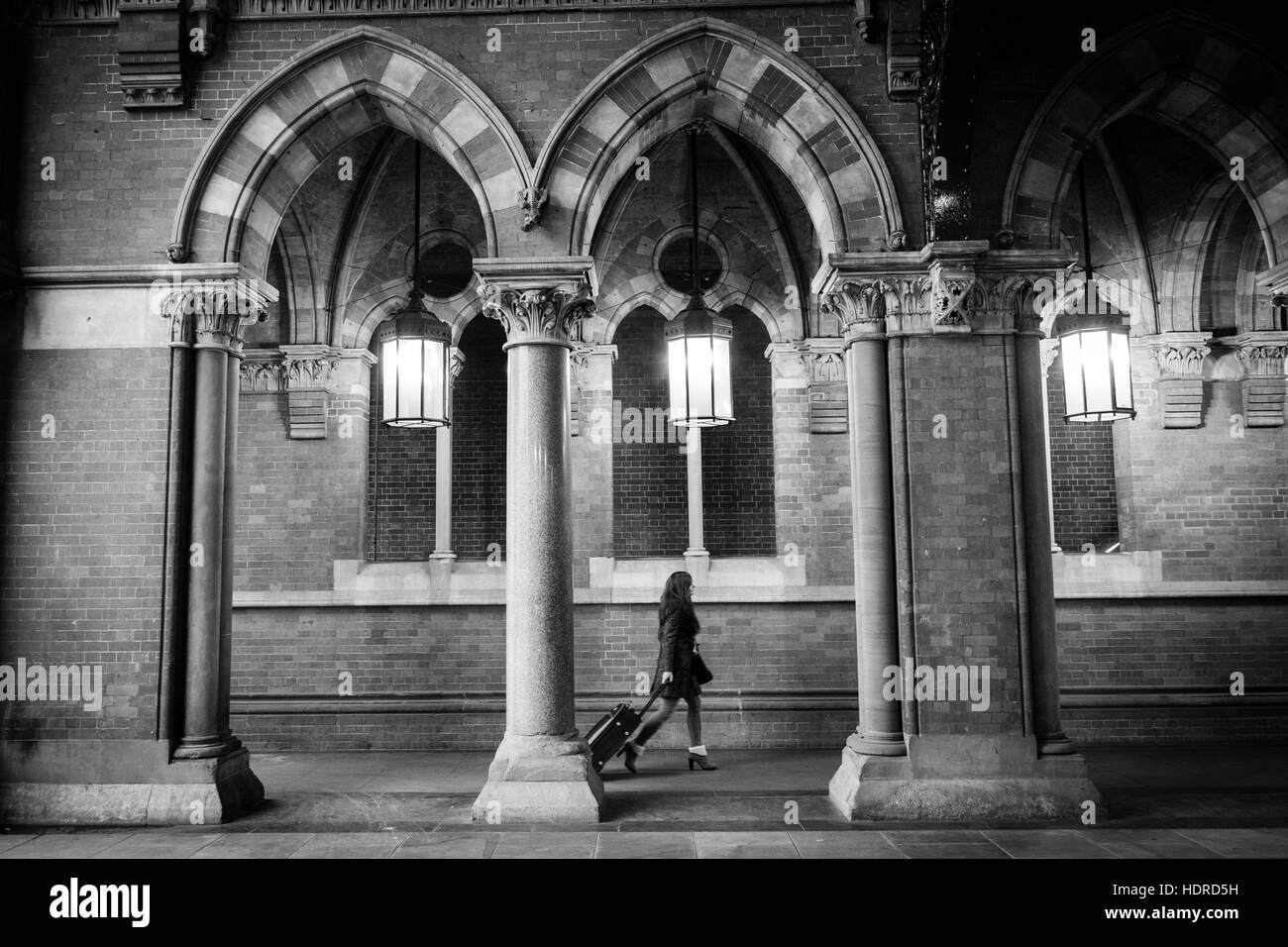 Pendler und Architektur in London Hl.Pankratius, Bahnhof. Stockfoto