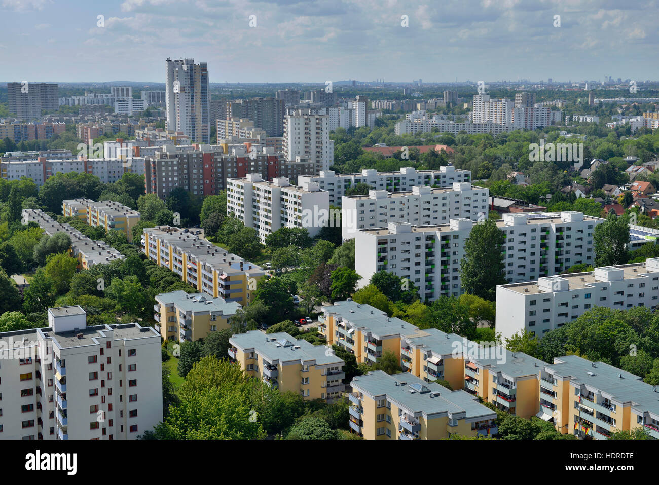 Hochhaeuser, Fritz-Erler-Allee, Gropiusstadt, Neukölln, Berlin, Deutschland Stockfoto