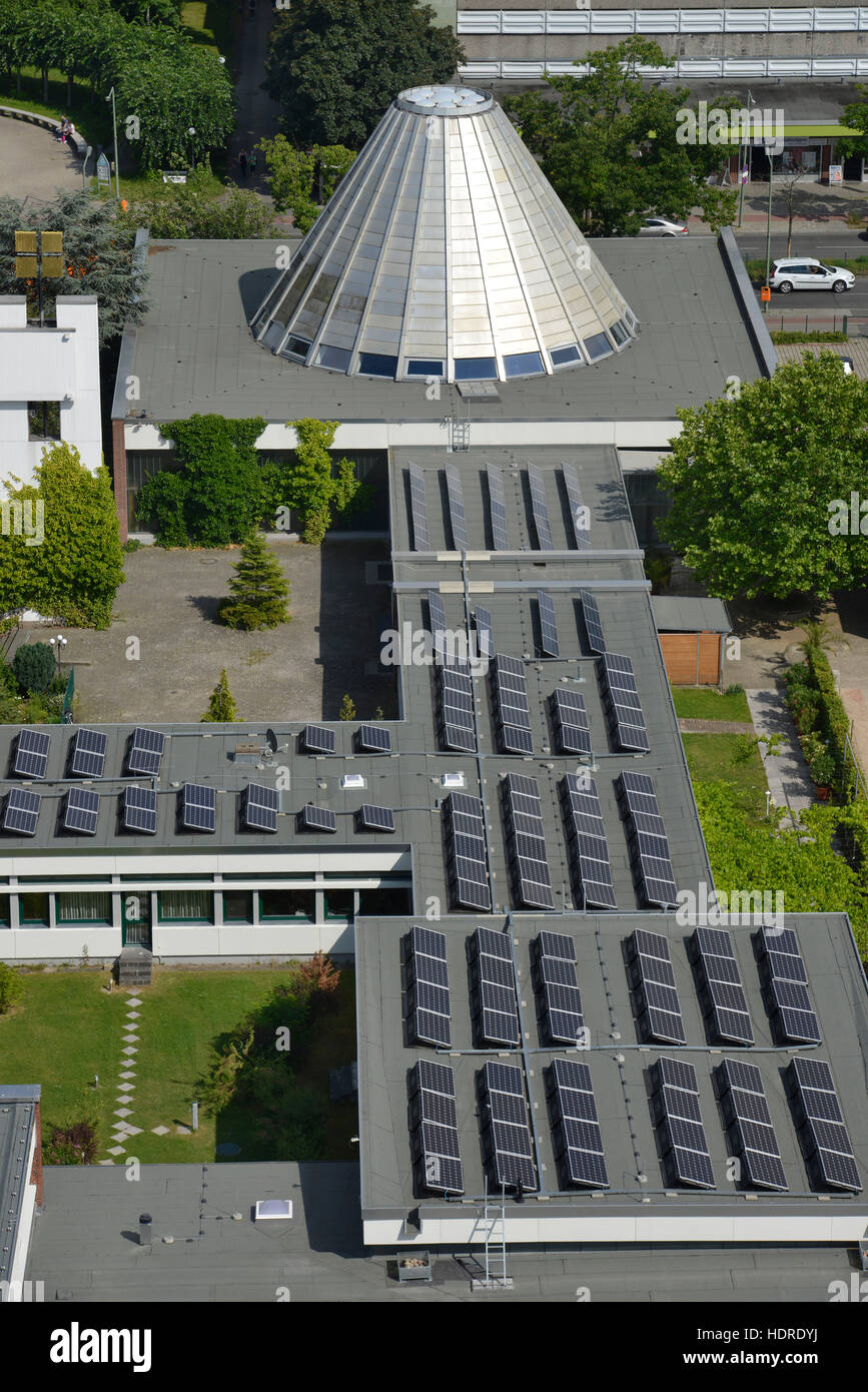 Solardach, Katholische Grundschule St. Marien, Lipschitzallee, Gropiusstadt, Neukölln, Berlin, Deutschland Stockfoto