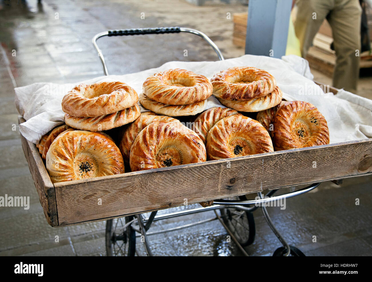 Traditionelle usbekische Brot Lavash in einem Markt Stockfoto