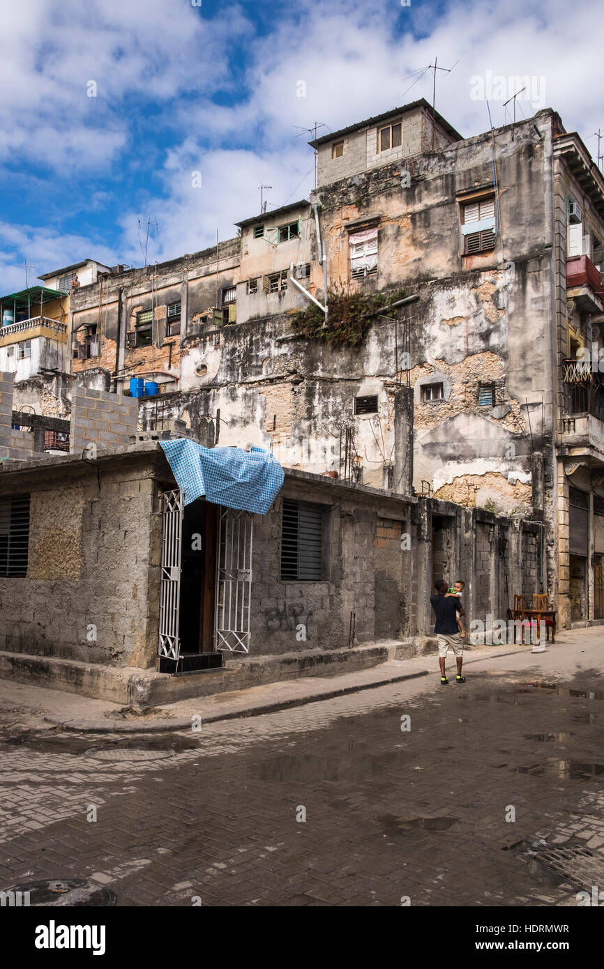 Mann und Kind in Compostela, La Havanna, Kuba. Stockfoto