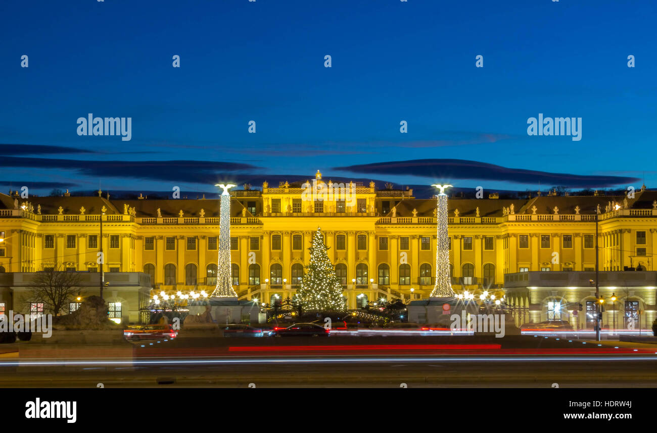Das Schloss Schönbrunn ist eines der bedeutendsten Kulturgüter Österreichs und seit den 1960er Jahren eine bedeutende Touristenattraktion Wiens Stockfoto