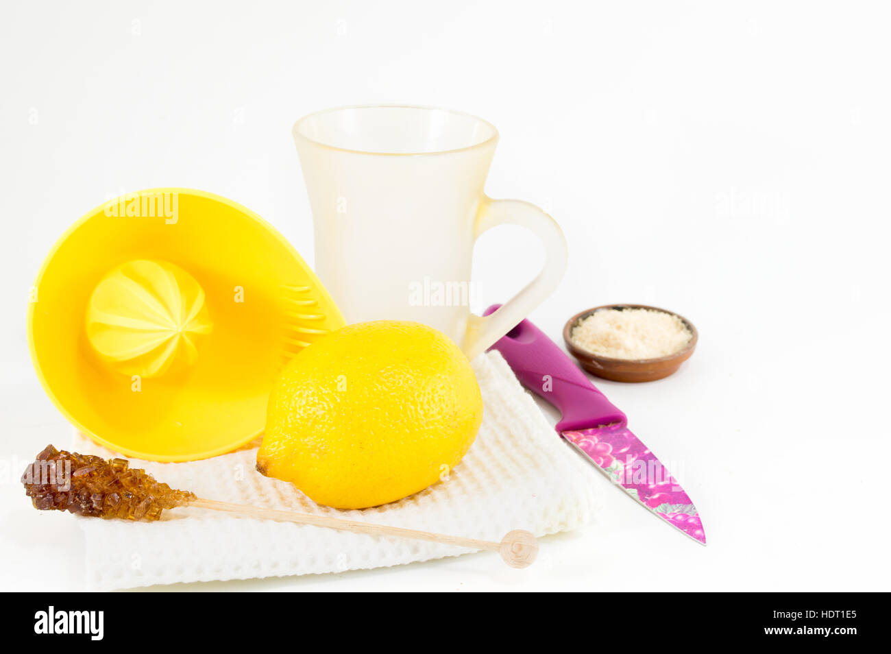 Limonade, die Herstellung von Werkzeugen mit frischer Zitrone Obst Stockfoto