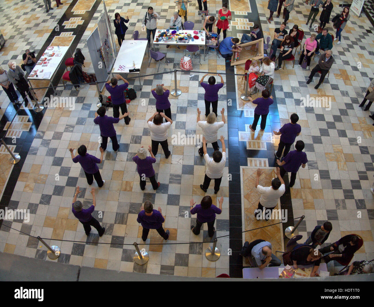 Kelvingrove Art Gallery und Museum öffentlichen Tai Chi Klasse Demo Stockfoto