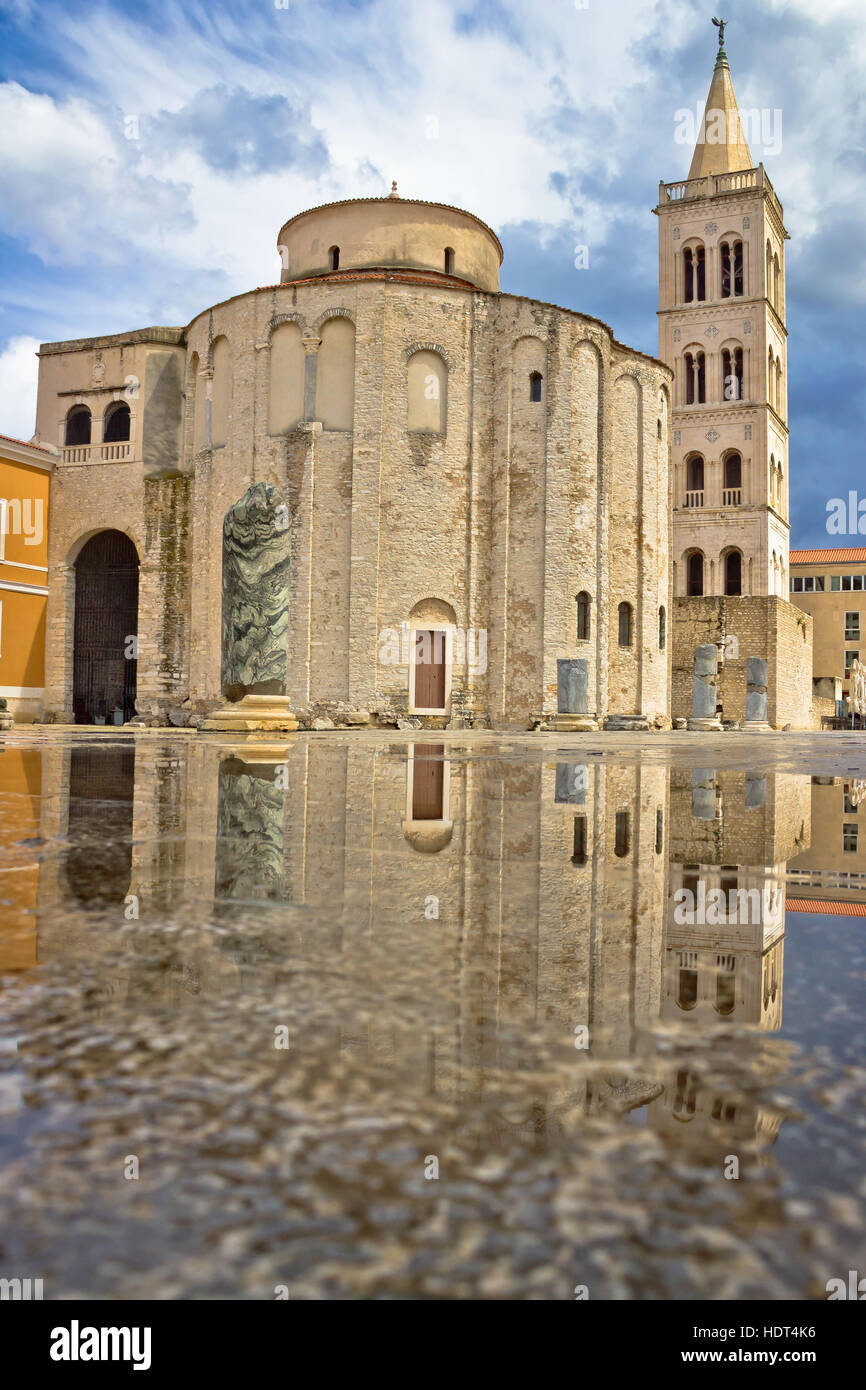 Zadar Kathedrale Wahrzeichen mit Wasserreflexion, Dalmatien, Kroatien Stockfoto