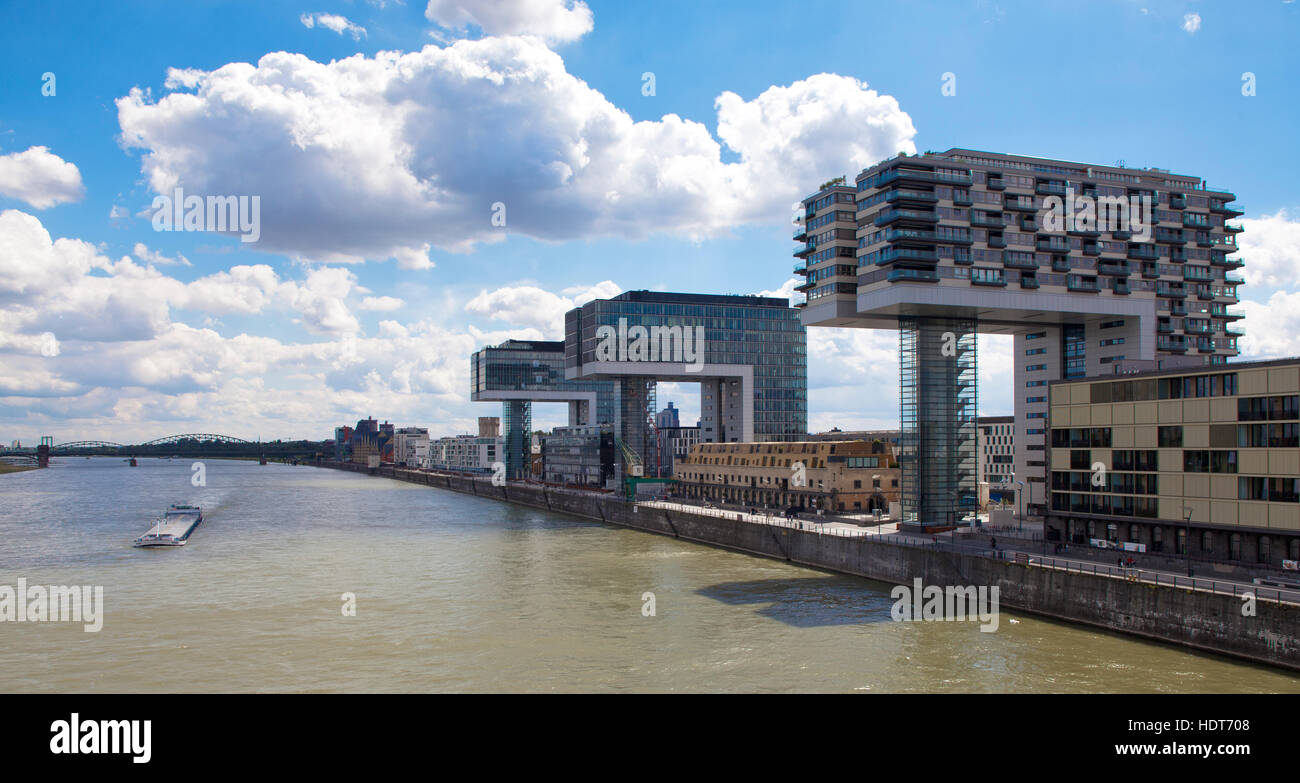 Europa, Deutschland, Köln, die Kran-Häuser am Hafen Rheinau Architekten Hadi Teherani, Rhein Stockfoto