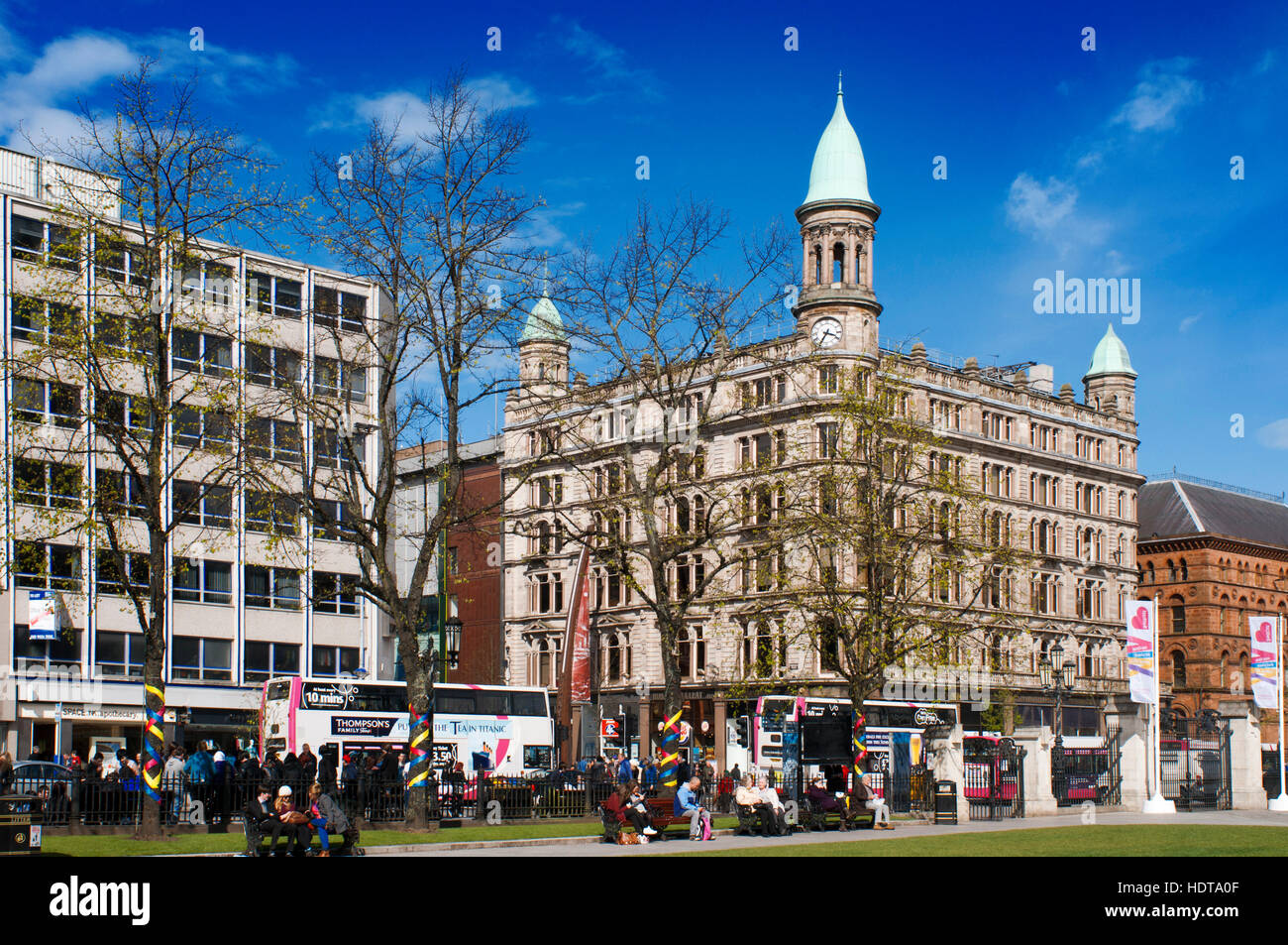 Das Hackmesser-Gebäude an der Kreuzung der Donegall Square North und Donegall Place in Belfast, Nordirland, Vereinigtes Königreich. Robinson und Cleaver Shop von t Stockfoto