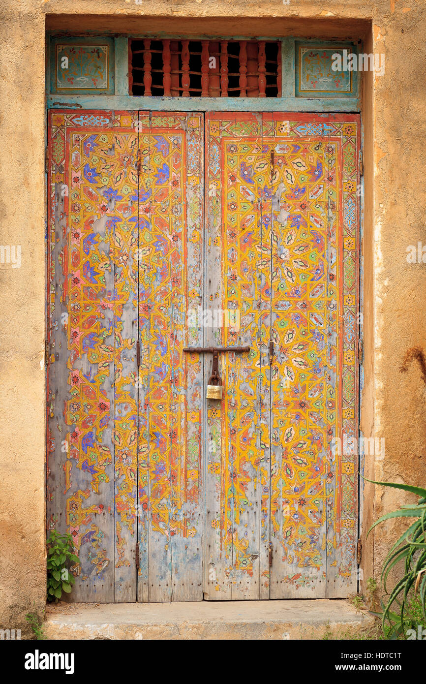 Traditionelle alte marokkanische Tür Stockfoto