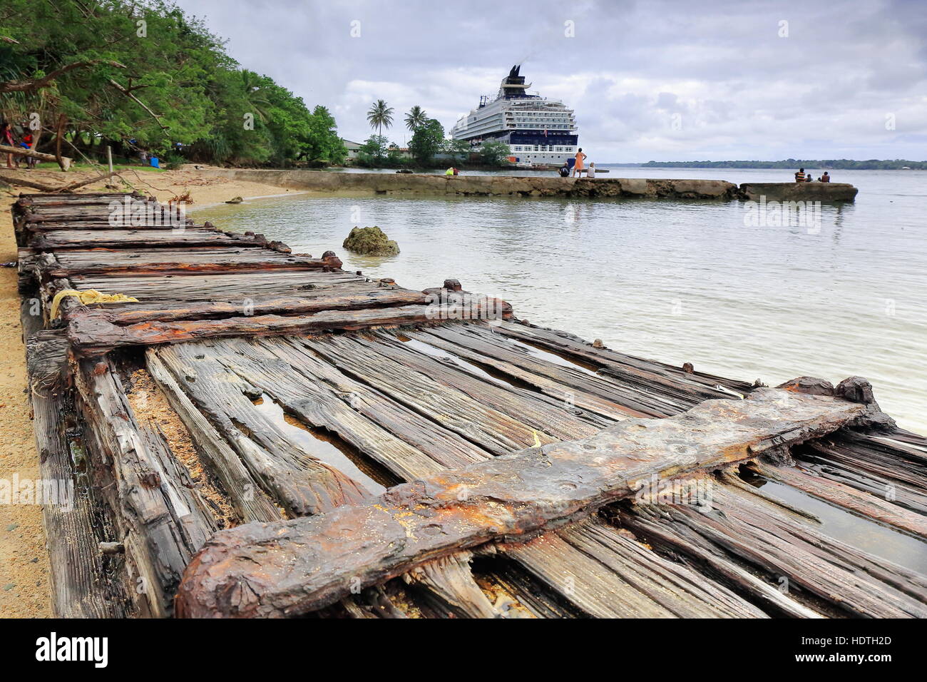 Kreuzfahrtschiff vor Anker in das Dock im Hafengebiet Segond Channel während Passagiere ausgeschifft an Land gehen, der Stadt Besuch und den nahe gelegenen Kunsthandwerksmarkt. Luga Stockfoto