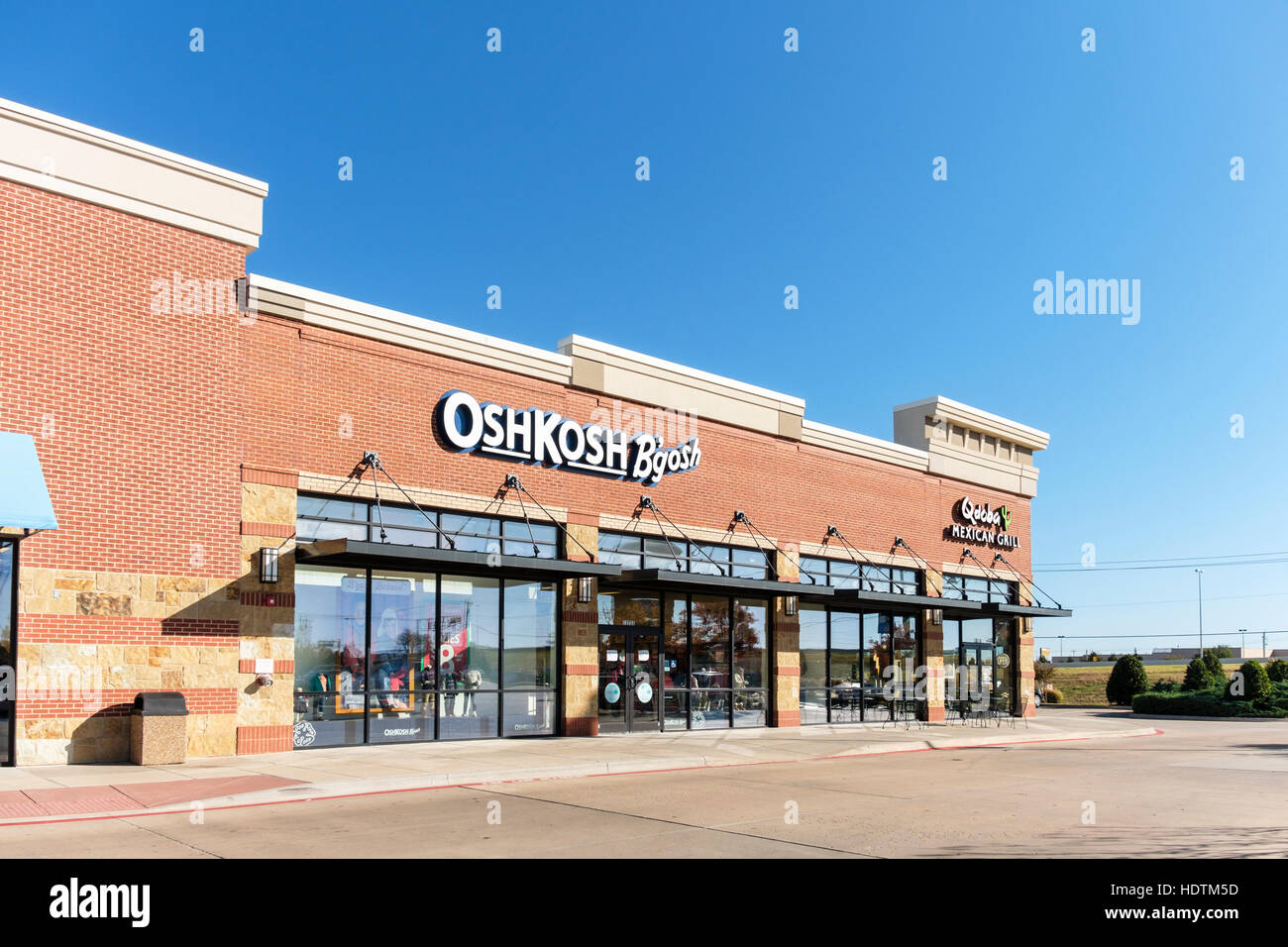 Das äußere des eine OshKosh B'gosh Kinder Bekleidungsgeschäft gelegen Memorial Rd., Oklahoma City, Oklahoma, USA. Stockfoto